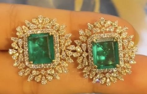 Emerald Studs Indian, Diamond Studs Indian, Studs Indian, Diamond Earrings Indian, Diamond Jhumkas, Gold Earrings Indian, Indian Wedding Jewelry Sets, Gold Jhumka Earrings, Round Diamond Earrings