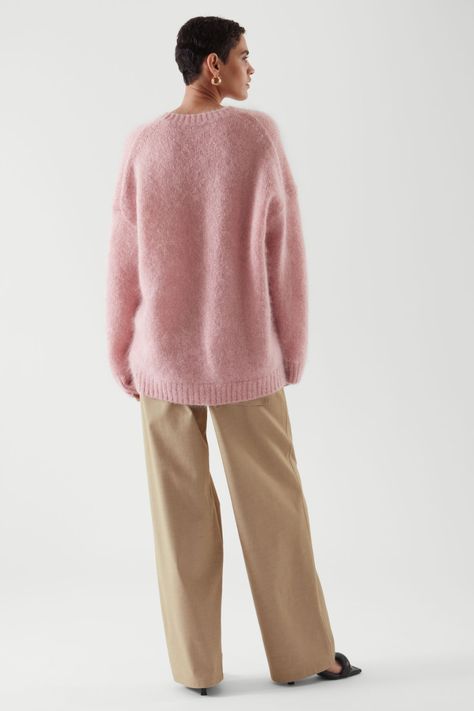 MOHAIR-BLEND OVERSIZED SWEATER - Light pink - Jumpers - COS US Light Pink Sweater Outfit, Pink Jumper Outfit, Oversized Pink Sweater, Pink Sweater Outfit, Outfit Knit, Light Pink Sweater, Pink Oversized Sweater, Oversized Sweater Outfit, Light Pink Sweaters