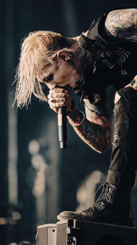 Metalcore Style, Face Melting, Miw Band, Metalcore Bands, Emo Men, Chris Motionless, Band Wallpapers, Motionless In White, Emo Kid