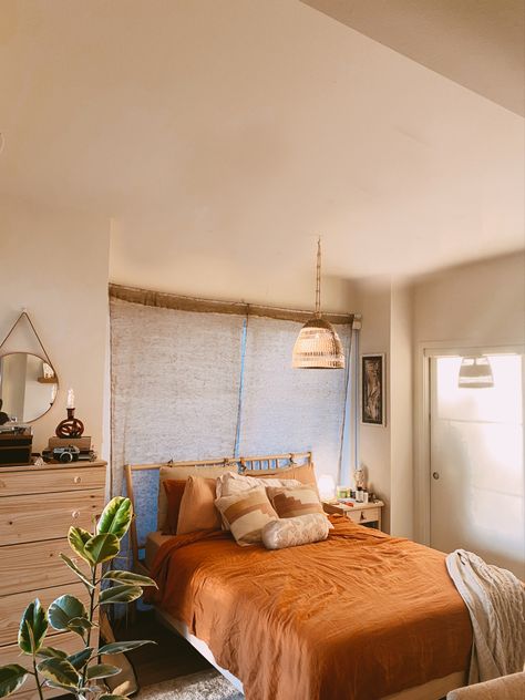 Earth Tone Bedroom, Antique Bedroom, Earthy Bedroom, Warm Bedroom, Bedroom Renovation, Contemporary Eclectic, Bedroom Inspo, Bedroom Colors, Earth Tones