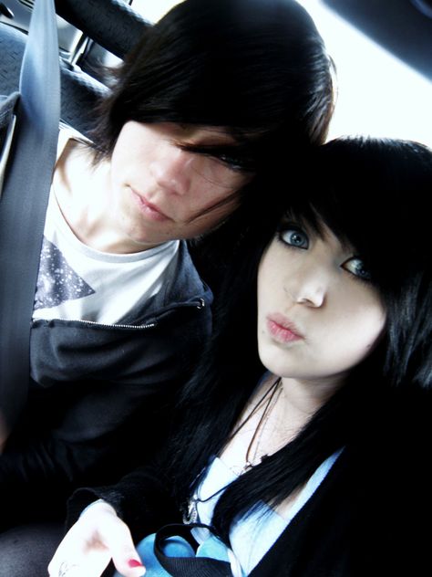 #scene #emo #cute #couple #boy #girl Emo Couple, Cute Emo Couples, Emo Couples, Emo Pictures, Emo Princess, Emo Love, Emo Scene Hair, 2000s Emo, Emo Kid