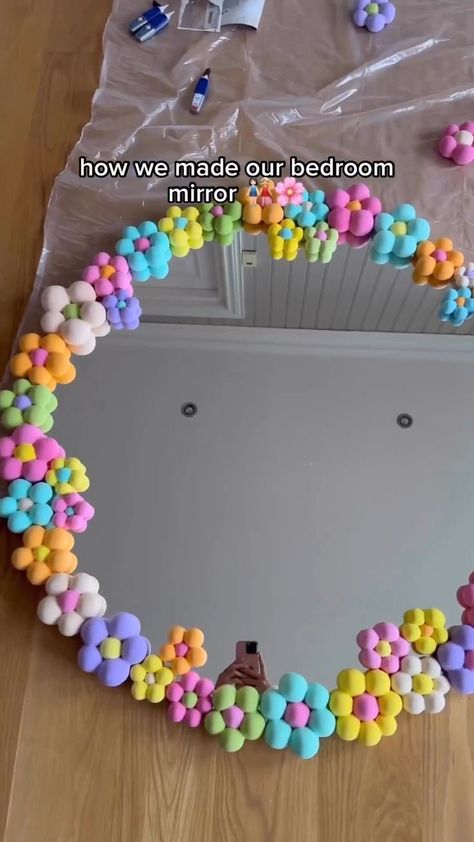 Diy Floral Mirror, Floral Mirror, Flower Mirror, Dekor Diy, Tanah Liat, Clay Diy Projects, Craft Room Decor, Diy Crafts Room Decor, Easy Diy Art