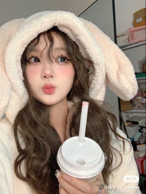 Bunny Pfp, Chinese Douyin, Aesthetic Dior, Bunny Makeup, Bunny Halloween Costume, Bunny Hoodie, Bunny Costume, White Bunny, Cute Hoodie