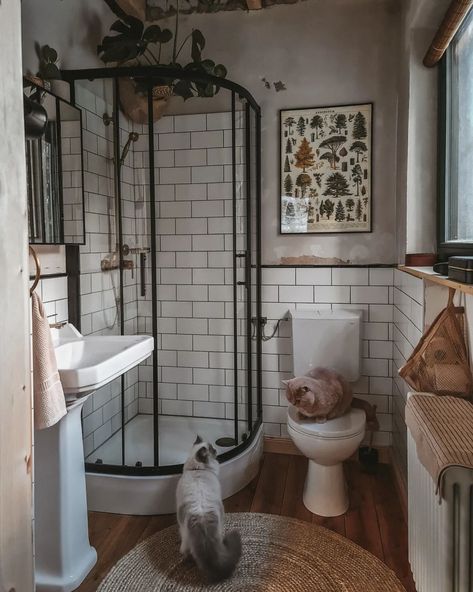 Small Bathroom Organization Ideas, Small Bathroom Organization, Boho Bathroom, Farmhouse Bathroom Decor, Decoration Inspiration, Dream House Decor, Bathroom Inspiration, Bathroom Interior Design, Bathroom Interior