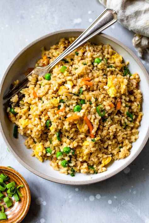 Brown fried rice is a wholesome and nutritious twist on the classic fried rice dish and easy to make. Add your favorite protein to make it a meal! #brownrice #sidedish #friedrice #asian #healthyrecipes #wholegrains Cooking Vegetarian, Vegan Paleo Recipes, Lunch Appetizers, Fried Brown Rice, Brown Rice Recipes, Skinnytaste Recipes, Rice Dish, Hidden Veggies, Skinny Taste Recipes