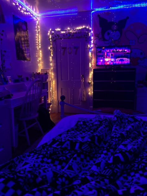 Dark Purple Bedroom Aesthetic, Dope Rooms Bedrooms, Vibe Room Ideas, Chill Rooms, Grunge Bedroom, Cool Room Decor, Luxury Room Bedroom, Chill Room, Room Redesign