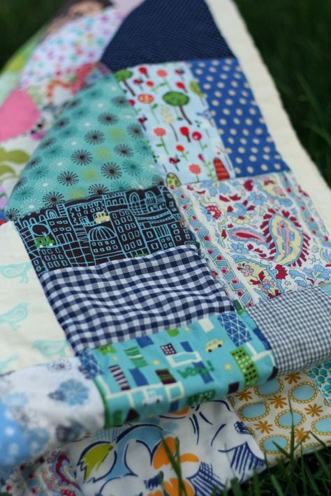 Blue scraps made into a gorgeous DIY baby quilt.  Free quilt tutorial!  By Gingercake Scrap Baby Blanket, Quilt Instructions, Kid Quilts, Baby Quilt Tutorials, Postage Stamp Quilt, Scrappy Quilt Patterns, Cot Quilt, Patchwork Baby, Quilt Tutorial