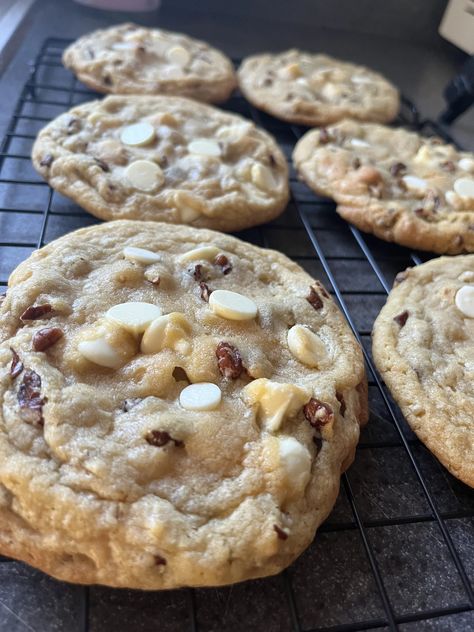 White Chocolate Butter Pecan Cookies | Provecho White Chocolate Chip Cookies Recipes, Butter Pecan Cookies, White Chocolate Chip, White Chocolate Cookies, White Chocolate Chip Cookies, Pecan Cookies, Chocolate Butter, Chocolate Pecan, Butter Pecan