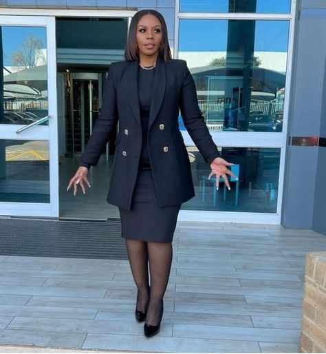 hairstyles for corporate attire Plus Size Suits For Women Business, Coprate Baddie, All Black Business Attire, Ladies Suits Formal Classy, Black Blazer Outfits For Women Classy, Stylish Business Outfits, Black Dress Outfit, Cute Professional Outfits, Corporate Baddie