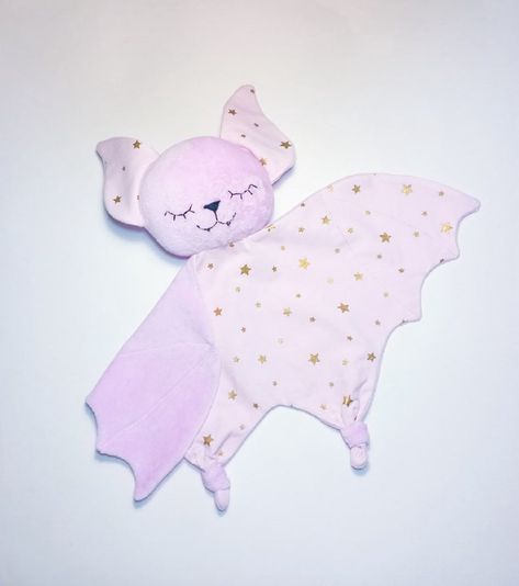 Bat Lovey, Bat Sewing Pattern, Bat Sewing, Lovey Sewing Pattern, Unicorn Lovey, Diy Plush, October Ideas, Sewing Easy, Start Sewing