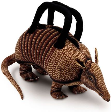 Armadillo purse. Weird, weird, weird!.... Ugly Purses, Funny Purses, Animal Bags, Unusual Handbags, Expensive Purses, Fancy Purses, Unique Handbags, Animal Bag, Unique Purses