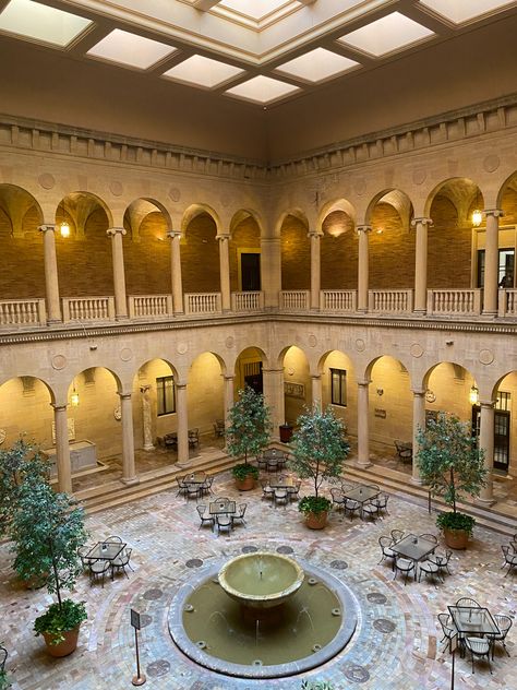 Fountain in the middle of a dramatic Italian courtyard Courtyard Restaurant Design, Italian Architecture Interior, Italian Architecture Homes, Italian Courtyard Garden, Mansion Courtyard, Roman Courtyard, Indian Courtyard, Italian Palace, Courtyard Architecture