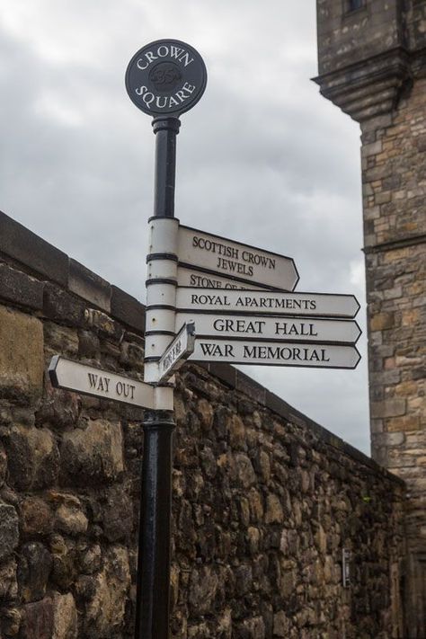 Edinburgh Castle Sign Edinburg Castle, Edinburgh Itinerary, Arthur's Seat, Scotland Trip, Visit Edinburgh, Important Things To Know, Solar Fairy Lights, Edinburgh Castle, Perfect Itinerary