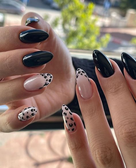 Grey Almond Nails Design, Black Gold Silver Nails, Almond Nails Designs Black, French Tip Nails Y2k, Black Almond Nail Ideas, Nails French Tip, Unghie Sfumate, Nails Y2k, Cheetah Nails