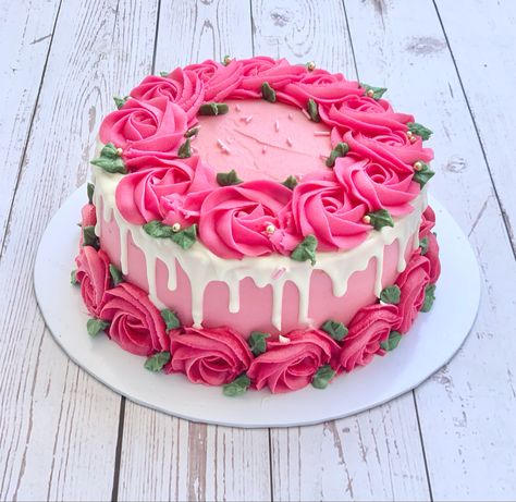 Buttercream Rosettes, Mini Pastel, Easter Sweets, Simple Cake Designs, Red Cake, Creative Cake Decorating, Cake Decorating Frosting, Big Cakes, Easy Cake Decorating