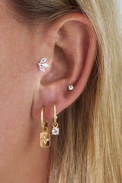 Dainty Tragus Piercing, Ear Stacks, Fashion Layering, Ear Piercings Tragus, Piercing Inspo, Layering Jewelry, Cool Ear Piercings, Pretty Ear Piercings, Petite Earrings