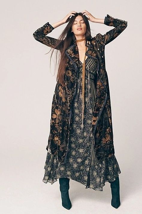 Velvet Duster, Look Boho Chic, Mode Hippie, Printed Velvet, Estilo Hippie, Mode Boho, Moda Boho, Edgy Look, Inspiration Mode