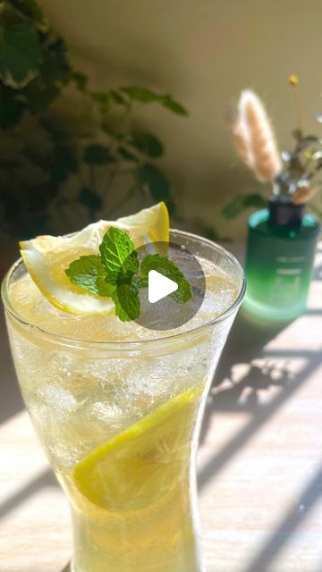 aryn’s homecafè on Instagram: "Just 5 ingredients and 15 minutes required. It’s refreshing, subtly sweet, a little spicy, and gently energizing 🫚🍋
〰️
lemon ginger iced tea
•—•
fresh ginger (boiling in water)
lemon zest
jasmine green tea
maple syrup
lemon juice
soda water (optional, but this makes it even more interesting 😆)
〰️
〰️" Ginger Iced Tea, Water Lemon, Jasmine Green Tea, Soda Water, Lemon Ginger, Juice Drinks, Fresh Ginger, Lemon Zest, Iced Tea