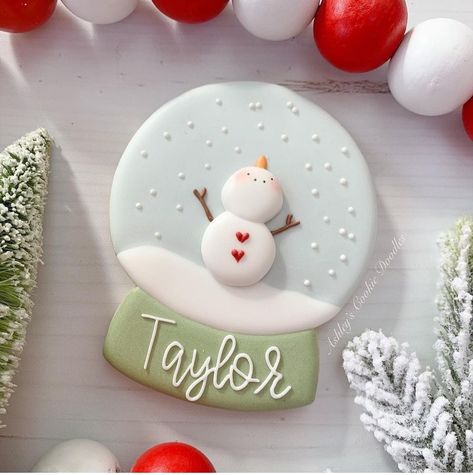 Winter Cookies Decorated, Snowglobe Cookies, Iced Christmas Cookies, Royal Icing Cookies Recipe, Christmas Sugar Cookies Decorated, No Bake Sugar Cookies, Winter Cookies, Delicious Christmas Cookies, Crazy Cookies