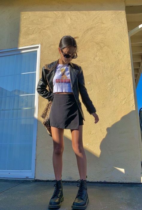 Skort Outfit, Fashion 80s, Shorts Outfit, Indie Outfits, Mode Inspo, Look Vintage, Mode Streetwear, Fashion 2020, Jeans Boyfriend