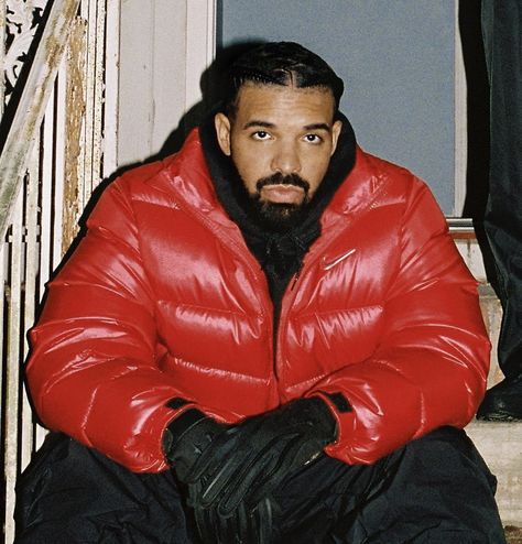 Drake 2022, Drake Photos, Drizzy Drake, Drake Graham, Beard Fade, Aubrey Drake, Pvc Raincoat, Shiny Jacket, Rappers