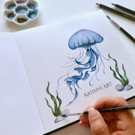 Jelly Fish - Medusa 🪼 Esta ilustración se convertirá en un mandala para ser parte del 7 Mandalas Challenge Para esta ilustración utilicé acuarelas, lápices de colores @prismacolor y mis pinceles favoritos @artegria Qué les pareció esta ilustración 🪼? Los leo 🫶🏼 #katisiviart🌷 #7mandalaschallenge #art #artlovers #watercolor #prismacolor #jellyfish #medusa #medusaart #artwork #artistsoninstagram Art Jellyfish, Watercolor Jellyfish, Jellyfish Art, Jelly Fish, Fish Art, Jellyfish, Character Art, Quick Saves, Art