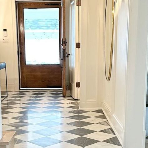 Reem Hassaballa•Design Tips•Home Decor•Interior Inspo on Instagram: "Wood or tile? Love both, but this back entry just craved this checkerboard tile so badly! Am I right or am I right? Nothing beats the beauty of real marble! I’ll take the extra upkeep. Tile: @riadtile Bardiglio gray and Casablanca Carrara bundle . . . . #tile #marble #checkerboard #timelessdesign #riadtile #marbletile #hallway #hallwaydesign #hallways #hallwayinspo #homerenovation #homereno #modernhome #modernhomes #interior Checkerboard Tile, Diamond Tile, Hallway Design, Marble Tile, Home Reno, Interior Inspo, Design Tips, Casablanca, Home Renovation