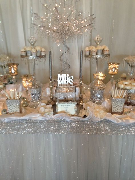 Wedding Candy Table, Wedding Candy Buffet, Candy Buffet Wedding, Candy Buffet Tables, Candy Bar Wedding, Dessert Bar Wedding, Tafel Decor, 60 Wedding Anniversary, Wedding Buffet