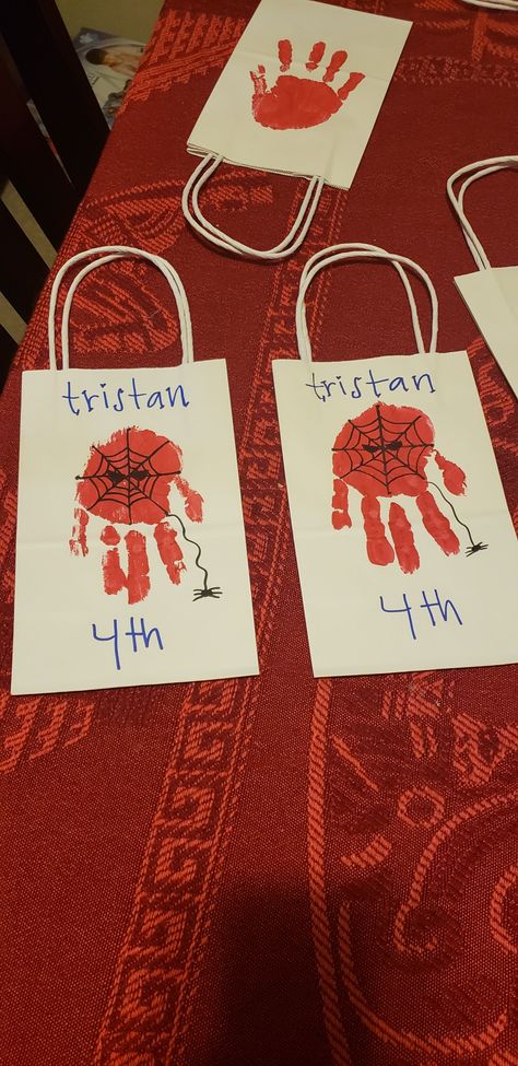 Spiderman Handprint, Spiderman Goodie Bags Diy, Spider Man Goodie Bags, Spiderman Goodie Bags, Handmade Red Party Bag, Spiderman Gift Bags, Spiderman Favor Bags, Superhero Gift Bags, Spiderman Hand