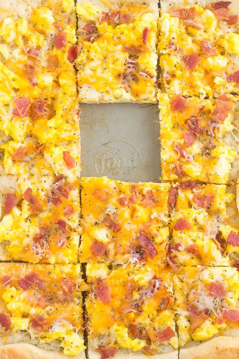 If you're looking for a new way to eat eggs and bacon, then this is it! This Bacon and Egg Breakfast pizza is filled with scrambled eggs, two kinds of cheese, and bacon, all sprinkled on top of a crisp crust. With just a few ingredients and minimal prep time, this breakfast pizza will be a meal time winner for breakfast, lunch, or even dinner! Egg Pizza Breakfast, Bacon And Egg Breakfast, Breakfast Potluck, Breakfast Pizza Recipe, Bacon Eggs Breakfast, Eggs And Bacon, Mexican Breakfast Recipes, Cheap Clean Eating, Bacon Egg And Cheese