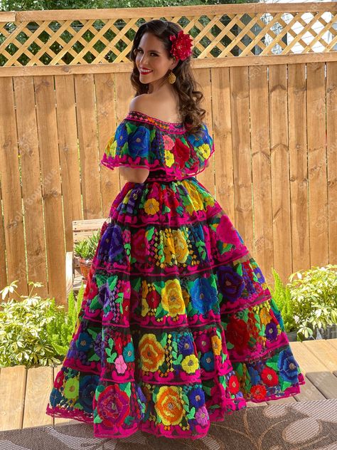 Mexico Outfit Ideas, Prom Dress Pretty, Mexican Fancy Dress, Mexican Clothing Style, Mexican Traditional Clothing, Pink Quinceanera Dress, Royal Blue Ball Gown, Folklorico Dresses, Brazilian Dress