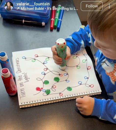 Toddler Learning Journal Christmas, Toddler Learning Journal, Toddler Journal, Preschool Journals, Christmas Activities For Toddlers, Preschool Fine Motor Activities, Easy Toddler Activities, Homeschool Preschool Activities, Fun Projects For Kids