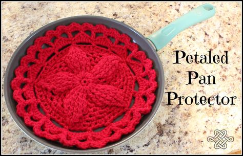 Free Crochet Project for the Kitchen! - Celtic Knot Crochet Celtic Knot Crochet, Pan Protectors, Crochet Classes, Crochet Cable, Front Post Double Crochet, Crochet Potholders, All Free Crochet, Crochet Kitchen, Crochet Dishcloths