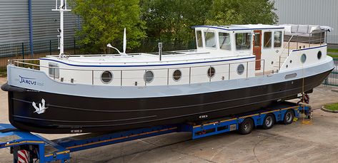 55L Luxemotor Class Dutch Barge - Piper Boats | Dutch Barge Builders Dutch Barge Houseboats, Barges For Sale, Barge Boat, Liveaboard Boats, Canal Barge, Boat House Interior, Dutch Barge, Canal Boats, Cruiser Boat