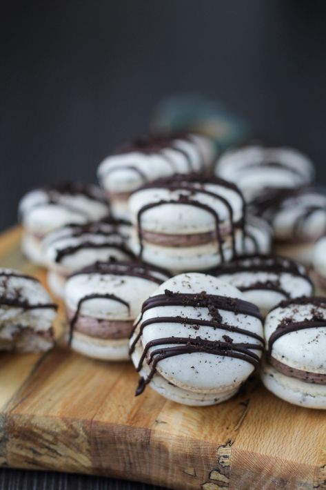 Cookies N Cream Macarons, New Year’s Eve Macarons, Cookies And Cream Macarons, New Years Macarons, Oreo Macarons, Oreo Macaron, Cream Macarons, White Food Coloring, French Macarons Recipe