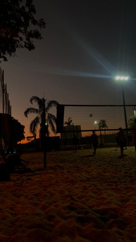 Volleyball At Night Aesthetic, Late Night Volleyball, Dark Volleyball Aesthetic, Volly Ball Aesthetic, Vball Pics Aesthetic, Volleyball Net Aesthetic, Volleyball At Night, Volleyball Vision Board, Beach Volley Aesthetic