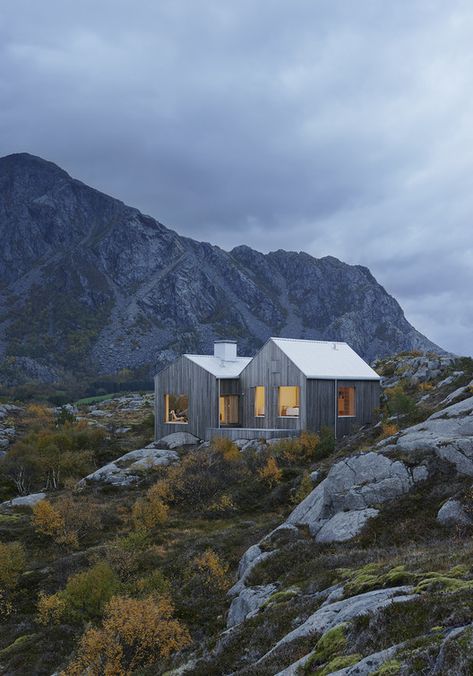 Modern Scandinavian House, Scandinavian House Design, Design Casa Piccola, Rural Houses, Norwegian House, Wooden Cottage, Tainan, Modern Tiny House, Hus Inspiration