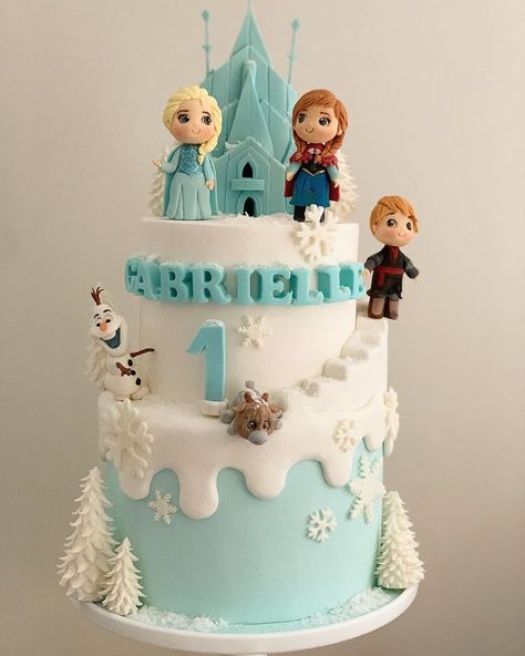 Elsa Party, Disney Frozen Cake, Frozen Theme Cake, Pop Cakes, Disney Frozen Birthday Party, Disney Frozen Birthday, Frozen Themed Birthday Party, Frozen Birthday Cake, Frozen Themed