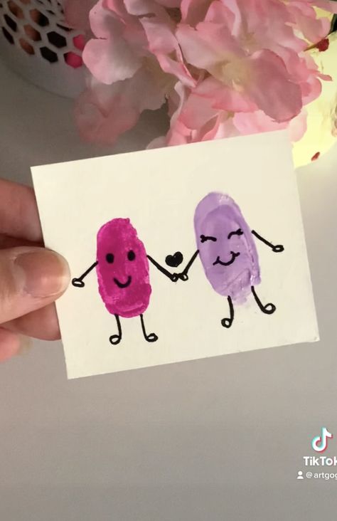 Thumb Art With Friends, Friends Fingerprint Canvas, Fingerprint Memory Art, Fingerprint With Friends, Cute Couple Hand Paintings, Fingerprint Ideas For Friends, Bestie Hand Painting Ideas, Thumbprint Art Couple, Canvas Fingerprint Art Couple