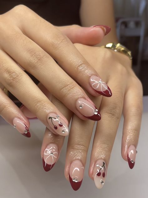 Nails Wine Red Design, Gel X Nail Designs Black, Dark Cherry Nails Designs, Cherry Inspired Nails, Nail Inspo Burgundy, Christmas Aesthetic Nails, Japan Nails Design, Burgundy Nails With Design, Red And Silver Nail Designs