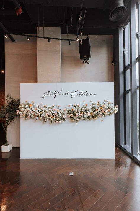 Beautiful wedding backdrop decorated with flowers and the couple's name in acrylic die-cut Spring Wedding Photo Backdrop, Civil Background, Wedding Photo Area Backdrop Ideas, Civil Wedding Backdrop, Wedding Photobooth Ideas, Peach Gold Wedding, Flower Decor Ideas, Peach Blush Wedding, Indoor Wedding Decorations