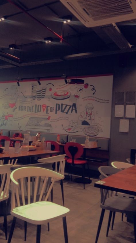 Pizza / 🍕 / aesthetic places #snaps Pizza Place Aesthetic, Pizza Takeaway Aesthetic, Pizza Cafe Snap, Pizza Pictures Snapchat, Pizza Hurt, Food Snapchat Pizza, Pizza Aesthetic, Aesthetic Places, It Hurts