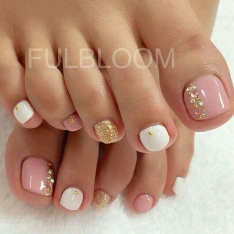 en este post encontraras 20 diseños hermosos para decorar las uñas de tus pies , asi que escoje un diseño y haztelo hoy mismo. Cute Toenail Designs, Nail Designs Toenails, Pedicure Designs Toenails, Pedicure Colors, Pretty Toe Nails, Cute Toe Nails, Pedicure Designs, Toe Nail Designs, Pedicure Nail Art