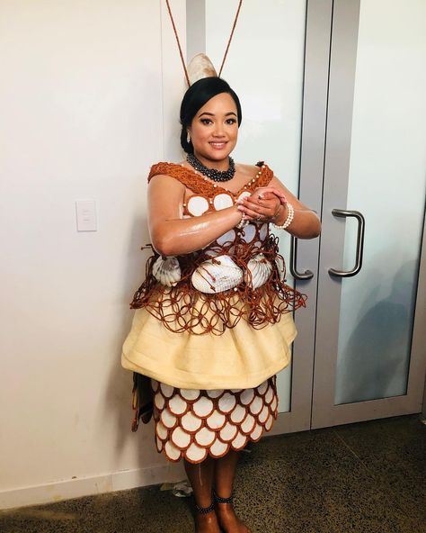 Tongan Clothing, Fijian Clothing, Tongan Culture, Island Style Clothing, Polynesian Designs, Polynesian Culture, Island Style, Folk Costume, World Cultures