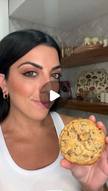 Chef Danielle Sepsy on Instagram: "Snoop Dogg’s chocolate peanut butter cookies are a must-try! And you’ll never guess the secret ingredient I use to make them perfectly chewy…  Ingredients: 1 and 1/2 cups cake flour (not self-rising) (snoop uses AP flour but I like the softer texture of the cake flour here) 1 tsp baking soda 1/2 tsp salt 16 Tbsp [2 sticks, or 220 g] unsalted butter, at room temperature 1/2 cup [130 g] creamy peanut butter (I like Skippy) 1/2 cup [100 g] packed light brown sugar 1/2 cup [100 g] granulated sugar 1 large egg 1 tsp pure vanilla extract 2 cups [360 g] semisweet chocolate morsels (I do half mini chips and half regular  for the perfect texture !) Optional- flake sea salt for garnish   🔗 Get the full recipe via the link in my bio!  #snoopdogg #cookies #baking #c Dog Peanut Butter Cookies, Cookie Recipes Decorating, Peanut Butter For Dogs, Celebrity Recipes, Mini Chips, Peanut Butter Chocolate Chip Cookies, Cookies Baking, Dessert Bar Recipe, Chocolate Peanut Butter Cookies