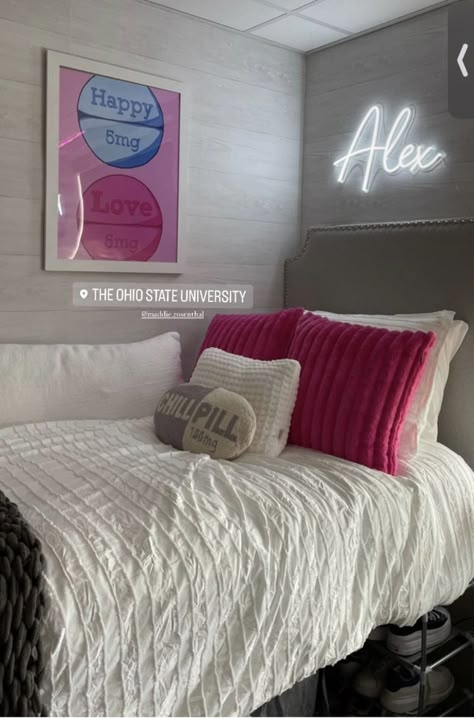 Dorm Room Designs College For Two, Luxury Dorm Room Ideas, Luxury Dorm, Dorm Room Themes, Luxury Dorm Room, College Bedroom Decor, Pink Dorm Rooms, College Dorm Room Inspiration, Dream Dorm Room