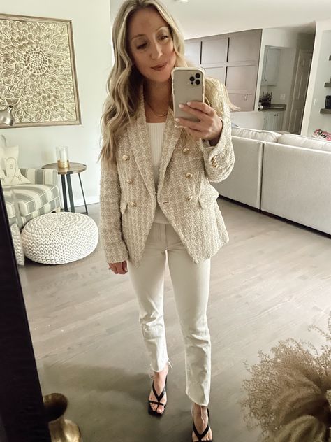 Beige Tweed Blazer Outfit, Chic Cream Tweed Blazer, Cream Tweed Blazer Outfit, Winter Cream Tweed Blazer, Luxury Cream Tweed Blazer, Chic Cream Tweed Outerwear, White Tweed Blazer Outfit, Cream Single-breasted Tweed Outerwear, Tweed Blazer Outfit