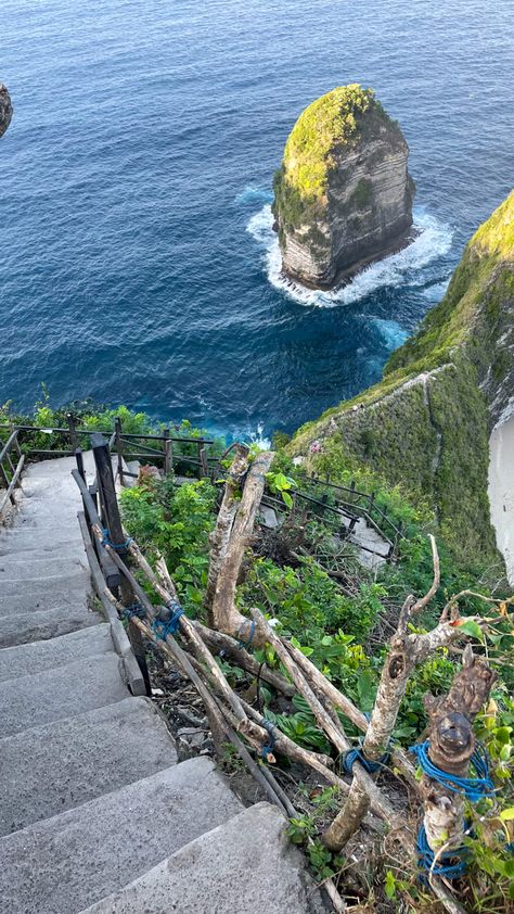 Kelingking beach Nusa Penida Nusa Penida Aesthetic, Wild Imagination, Bali Travel Photography, Kelingking Beach, Nusa Penida Bali, Catch Flights, Nusa Penida, Cute Love Wallpapers, Dream Beach