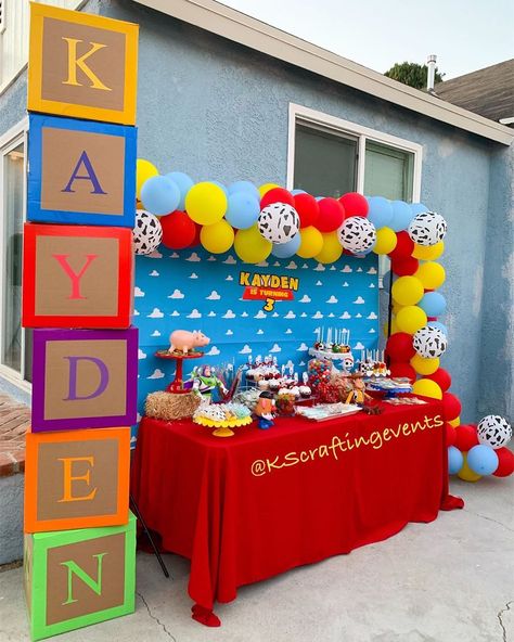 Toy story theme party 🎉 Toy Story Cake Table Ideas, Toy Story Graduation Party, Toy Story Third Birthday Party Ideas, Toy Story Graduation Theme, Toy Story Birthday Decor, Toy Story 3rd Birthday Party Ideas, Toy Story Birthday Centerpieces, Toy Story Candy Table Ideas, Toy Story 2nd Birthday Party Ideas