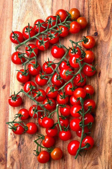 This tomato confit is prepared by making slow-roasted tomatoes with extra virgin olive oil, garlic, and herbs then storing them in the oil. The preserved tomatoes are packed with flavor, health benefits, and this recipe is dairy-free, gluten-free, and vegan! Preserved Tomatoes, Italian Sauce Recipes, How To Store Tomatoes, Tomato Confit, Freezing Tomatoes, Slow Roasted Tomatoes, Mayo Sauce, Dipping Oil, Happy Eating